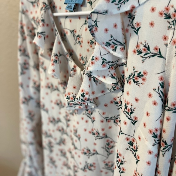 CeCe blouse - Picture 2 of 6